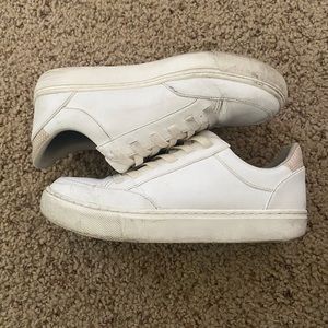 Dr. Scholl’s orthopedic “Nailed it” white shoes